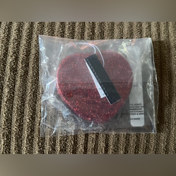 Coach Glitter Heart Compact new with tags in packaging - Picture 3 of 3